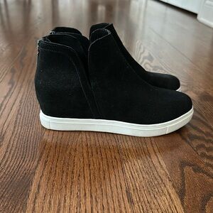 Blondo black hidden wedge slip on sneakers